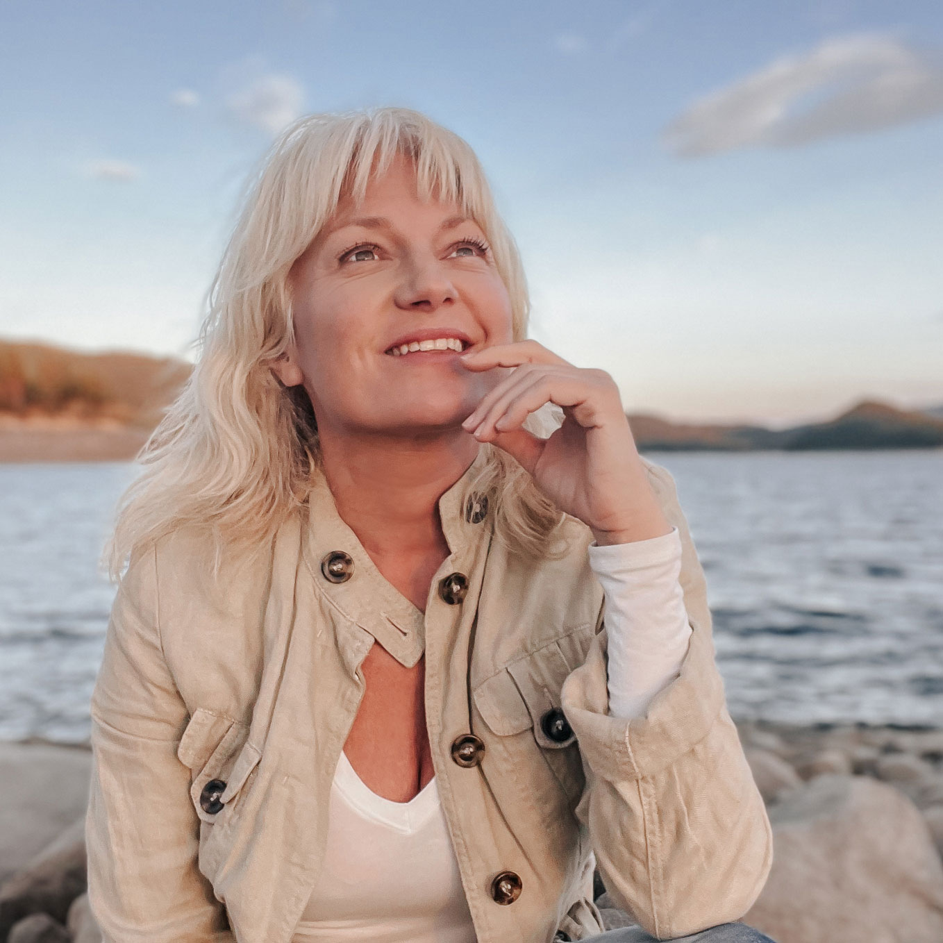 Ami watching the sunset in Norway